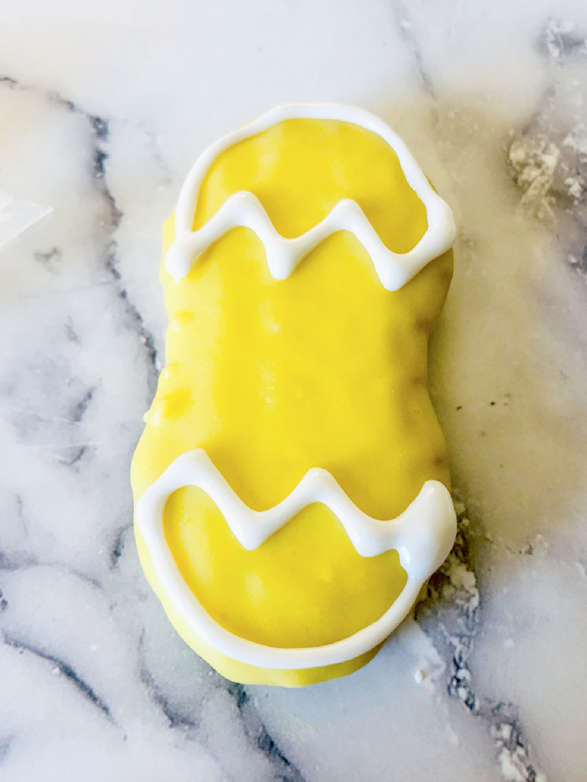 Use Cookie Icing to outline egg shell